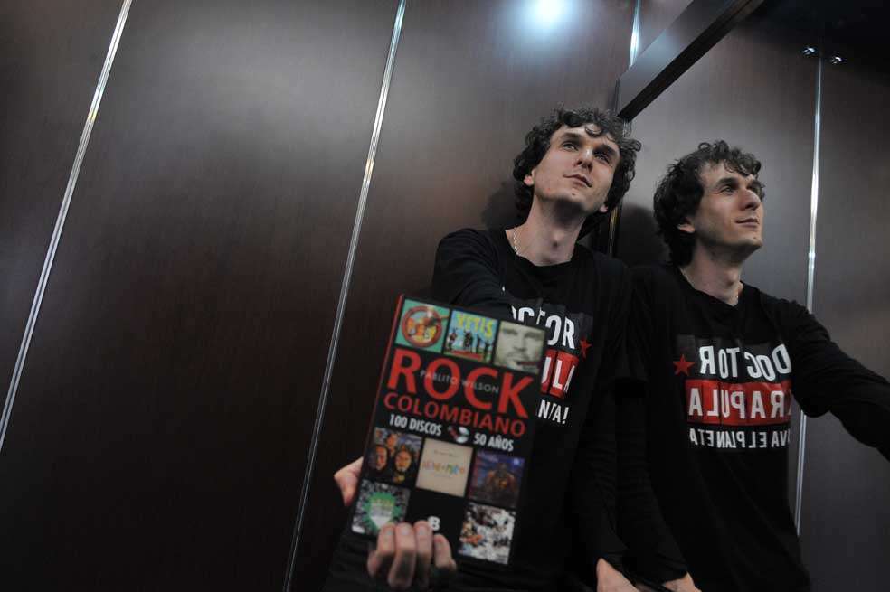 En el libro, de Ediciones B, Pablito Wilson hace un recorrido por el rock colombiano desde bandas tradicionales hasta manifestaciones contemporáneas. / Liz Durán