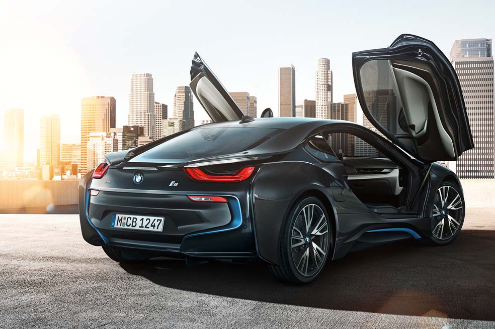 El i8, el auto que llegó para sorprender en el segmento de los vehículos deportivos, gracias a su tecnología híbrida.