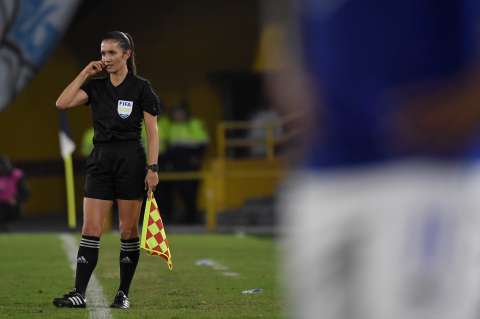 La lucha de las árbitras por abrirse campo en el fútbol 