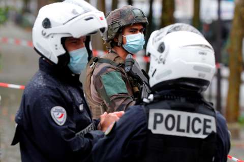 Dos heridos por arma blanca en París cerca de la antigua sede de la revista Charlie Hebdo