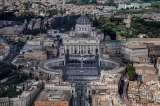 La muerte del papa dispara los precios de vuelos y hoteles en Roma