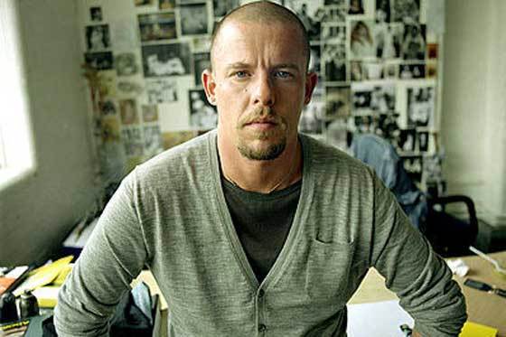 Alexander McQueen consumió drogas y somníferos antes de suicidarse