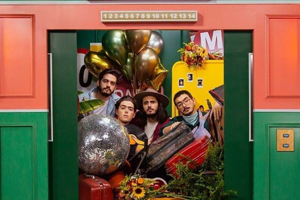 Esta nueva entrega, Morat trae los últimos éxitos de la banda y también nuevas y desconocidas composiciones.
