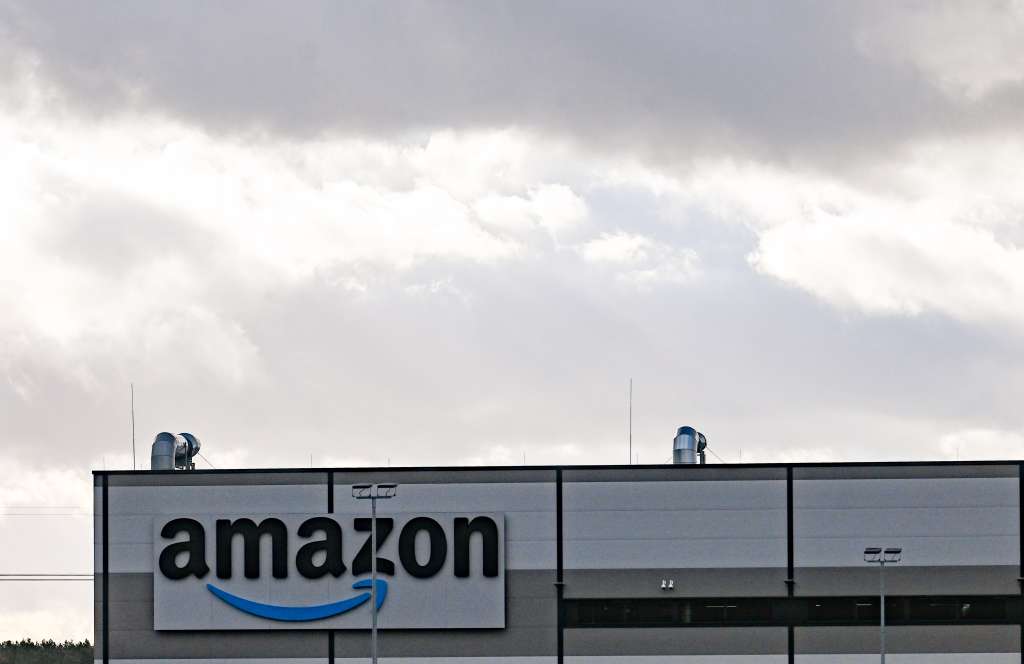 Berlin (Germany), 05/01/2023.- The Amazon logo is displayed on an exterior wall of Amazon logistic center near Berlin, Germany, 05 January 2023. According CEO Andy Jassy, Amazon is planning to lay off more than 18,000 employees as part of a workforce reduction. (Alemania) EFE/EPA/Filip Singer