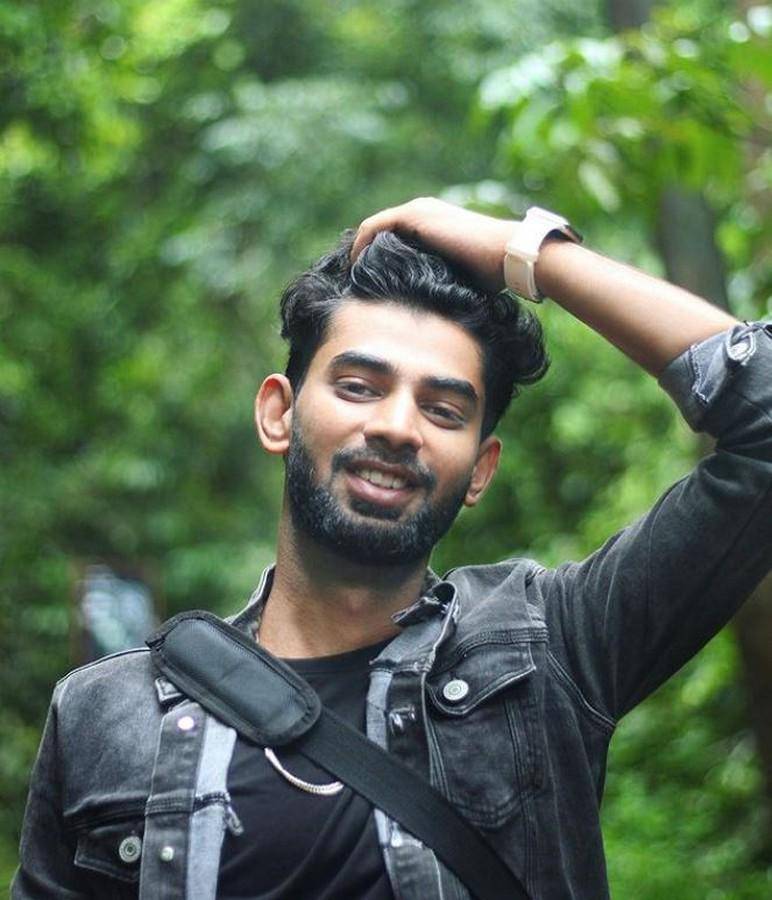 Muere el influencer Sharath Kumar ras caer en unas cataratas en la india