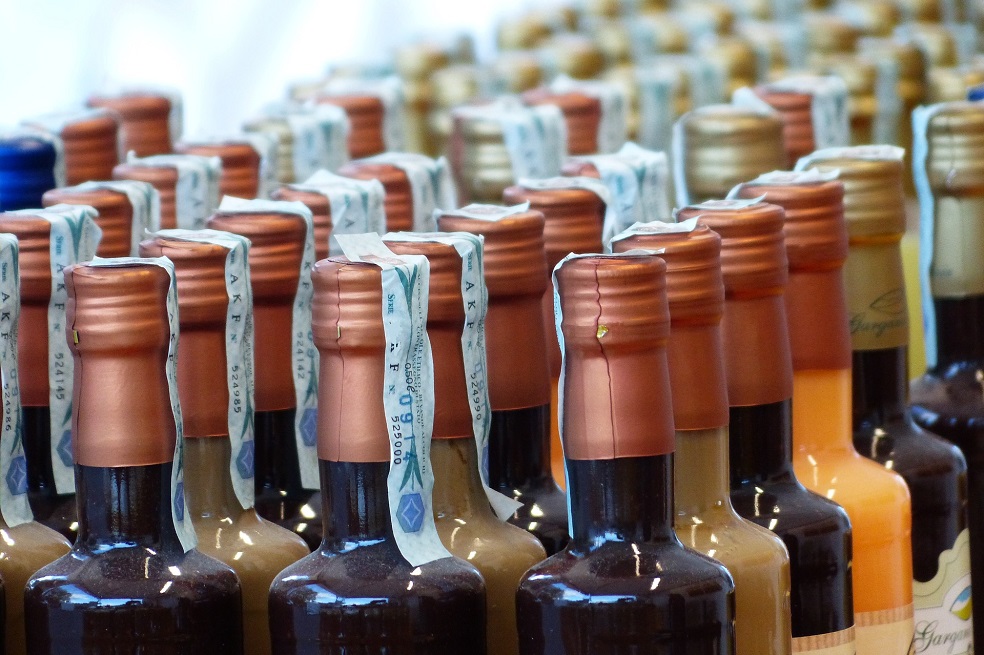 A través de la línea 123 se puede denunciar la fabricación y venta ilegal de licores.