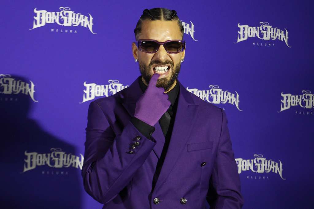 -FOTODELDIA- MEDELLÍN (COLOMBIA), 24/08/2023. El cantante colombiano Maluma posa durante la alfombra morada de la fiesta de lanzamiento de su nuevo trabajo discográfico "Don Juan" hoy, en Medellín (Colombia). Metido en la piel de "Don Juan", el alter ego que creó y que le da nombre a su nuevo álbum, Maluma realizó este jueves en su natal Medellín una fiesta para desvelar entre amigos 19 canciones inéditas, en las que refleja su evolución, explora otros géneros y se inspira en personajes como Batman, Hugh Hefner y James Bond. EFE/Luis Eduardo Noriega A.