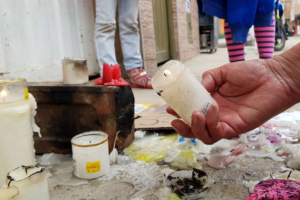 Los vecinos del barrio El Jardín rindieron un homenaje al menor. / Gustavo Torrijos /El Espectador