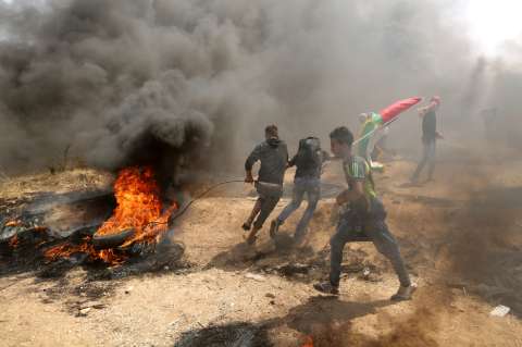 Nuevos enfrentamientos entre palestinos y soldados israelíes en la frontera de Gaza