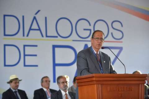 “No hay que tirar al mar las llaves de la paz con el ELN”: Juan Camilo Restrepo