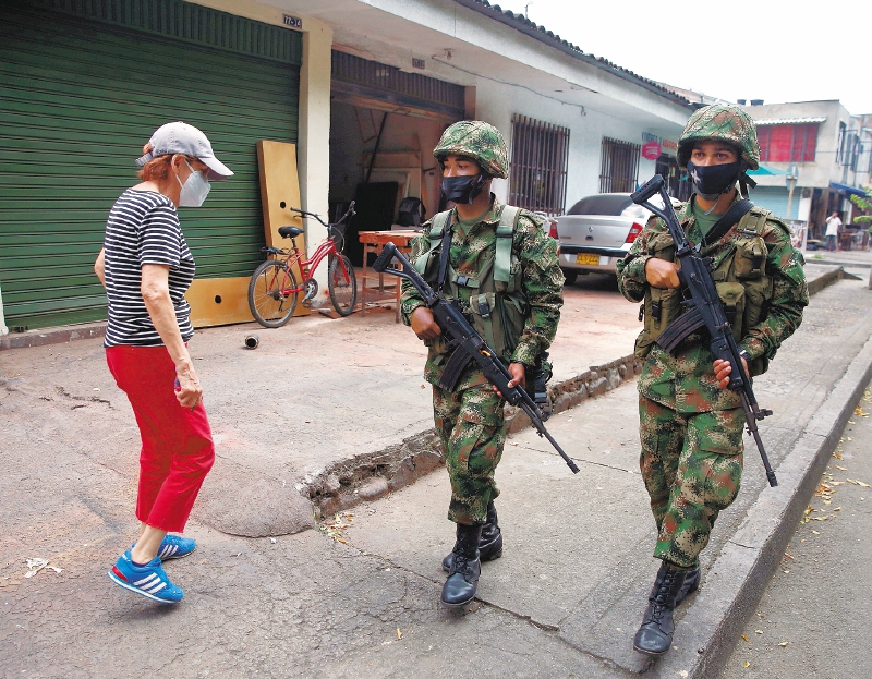Tras la violenta jornada de protestas del 28 de mayo, el presidente Duque ordenó la militarización de Cali. / EFE
