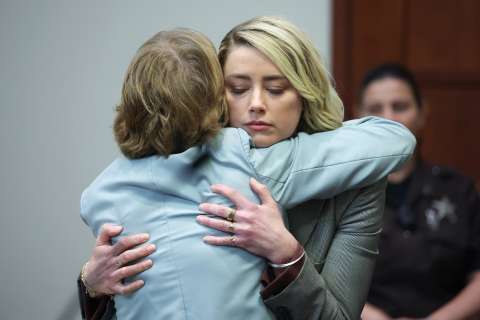 Memes, burlas y amenazas, ¿por qué los ataques contra Amber Heard son peligrosos?