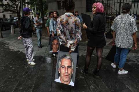 Las fiestas y orgías que organizaba Jeffrey Epstein en su paradisíaca isla