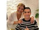 Foto: el curioso regalo que la mamá de Cristiano Ronaldo le dio al Papa Francisco