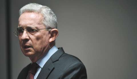 Álvaro Uribe: tercer juez, tercer “round” para definir qué pasa con su proceso 