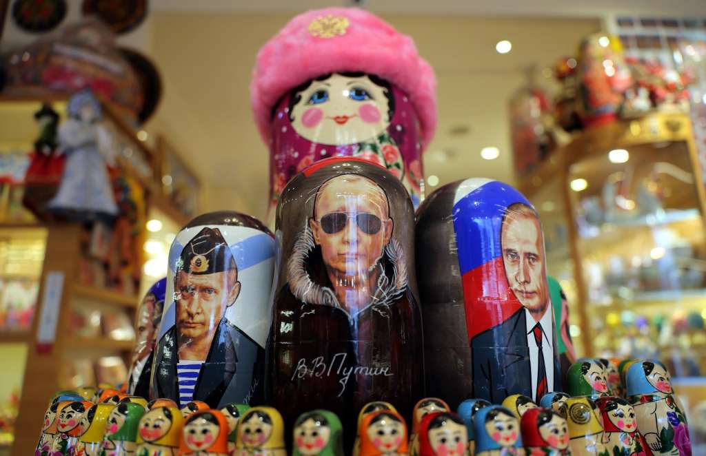 MOSCOW (Russian Federation), 09/02/2026.- A Russian-style 'ushanka' hat and traditional Russian Matryoshka dolls with a portrait of Russian President Vladimir Putin are on display at a gift shop during a winter day in Moscow, Russia, 09 February 2026. (Rusia, Moscú) EFE/EPA/MAXIM SHIPENKOV