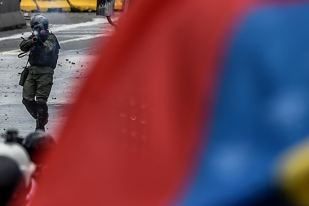 Los opositores protestaron en rechazo a la Asamblea Constituyente que impulsa Maduro para modificar la Carta Magna. / AFP