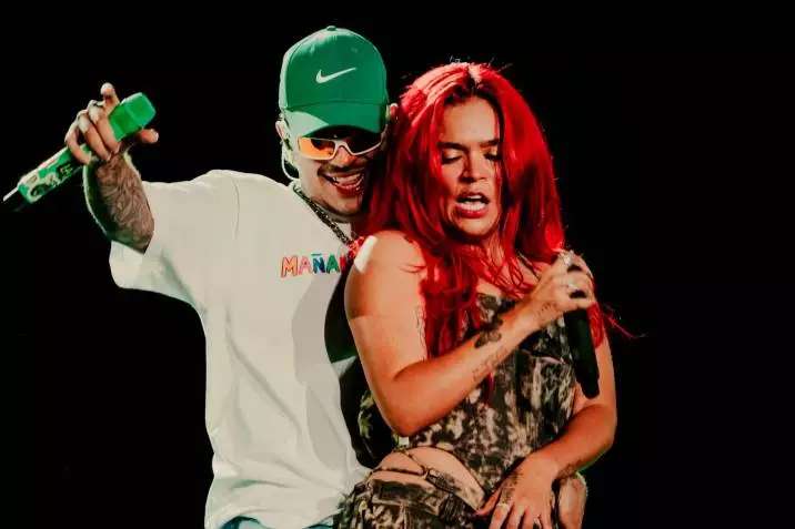 Feid y Karol G protagonizaron romántica escénica tras concierto de ‘La Bichota’