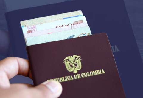 ¿Qué pasa con mi visa de Estados Unidos si pierdo el pasaporte?