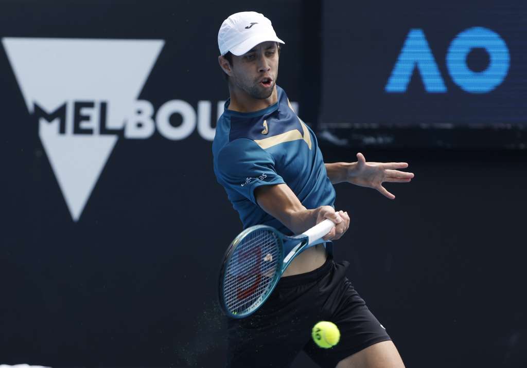 Melbourne (Australia), 16/01/2024.- Daniel Elahi Galan of Colombia in action against Sebastian Baez of Argentina during the Men's 2nd round match at the Australian Open 2024, at Melbourne Park in Melbourne, Australia, 17 January 2024. (Tenis) EFE/EPA/MAST IRHAM