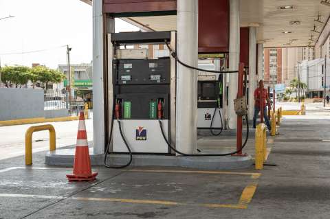 Trump revoca permisos a petroleras de EE. UU. y extranjeras en Venezuela