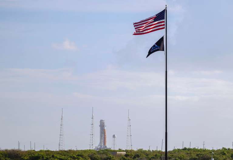 TITUSVILLE (United States), 01/04/2026.- The Space Launch System (SLS) rocket with an Orion capsule, part of the Artemis II mission, is docked at Launch Pad 39B at the Kennedy Space Center in Titusville, Florida, USA, 01 April 2026. The Artemis II mission is scheduled to launch on 01 April 2026. According to NASA, Artemis II will conduct a crewed lunar flyby, the second mission in NASA's Artemis program. It will be the first human mission beyond low Earth orbit since 1972 and is designed to test spacecraft systems in preparation for future Moon landings. The crew consists of Commander Reid Wiseman, pilot Victor Glover, and mission specialists Christina Koch and Jeremy Hansen. EFE/EPA/CRISTOBAL HERRERA-ULASHKEVICH