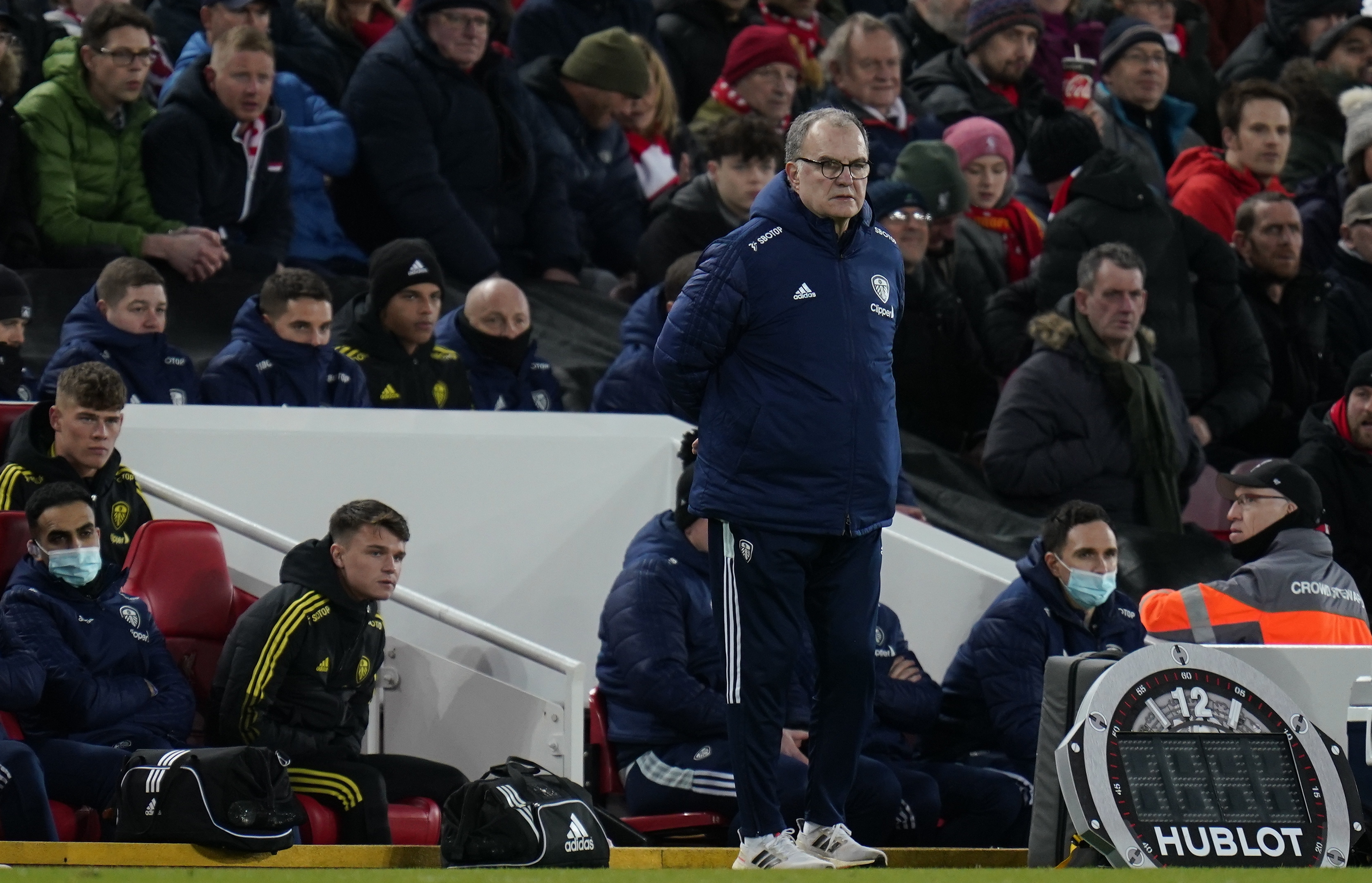 Liverpool (United Kingdom), 23/02/2022.- Leeds United manager Marcelo Bielsa reacts during the English Premier League soccer match between Liverpool FC and Leeds United in Liverpool, Britain, 23 February 2022. (Reino Unido) EFE/EPA/Tim Keeton EDITORIAL USE ONLY. No use with unauthorized audio, video, data, fixture lists, club/league logos or 'live' services. Online in-match use limited to 120 images, no video emulation. No use in betting, games or single club/league/player publications