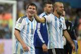 Mascherano dice que "no soportaría" ser Messi por las críticas