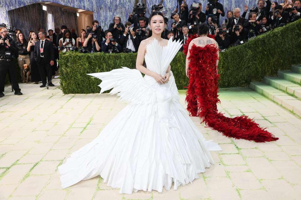 NEW YORK (United States), 05/05/2026.- Art patron Yu-Chi Lyra Kuo poses on the red carpet for the 2026 Met Gala, the annual benefit for the Metropolitan Museum of Art's Costume Institute, in New York, New York, USA, 04 May 2026. The event coincides with the Met Costume Institute's spring 2026 exhibition ‘Costume Art’ which will be on view from 10 May 2026 through 10 January 2027. (Nueva York) EFE/EPA/SARAH YENESEL