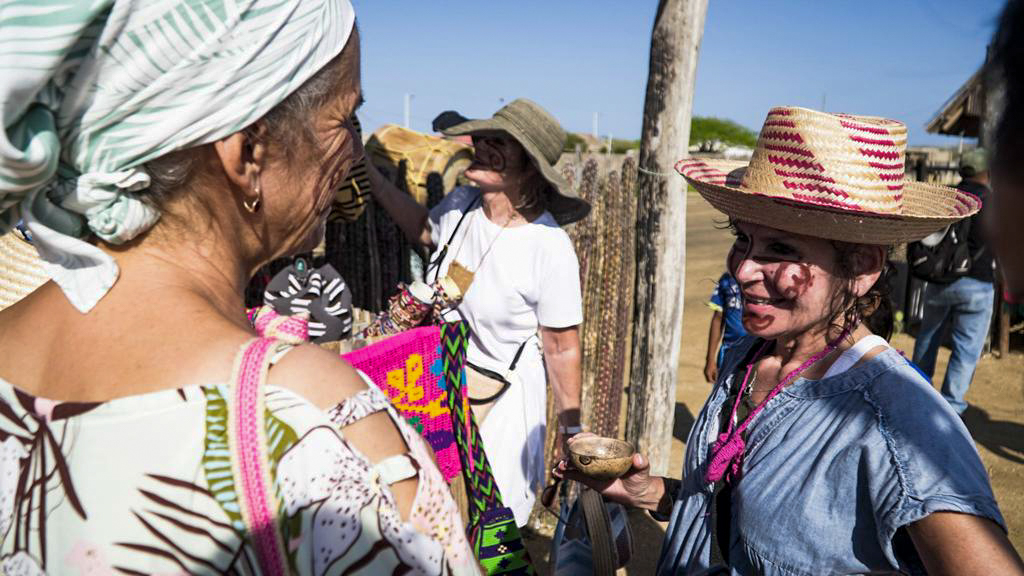 Los turistas procedentes del primer crucero internacional que arriba al Cabo de la Vela, en La Guajira, pudieron conocer la cultura, la belleza natural y las costumbres de este hermoso territorio colombiano.