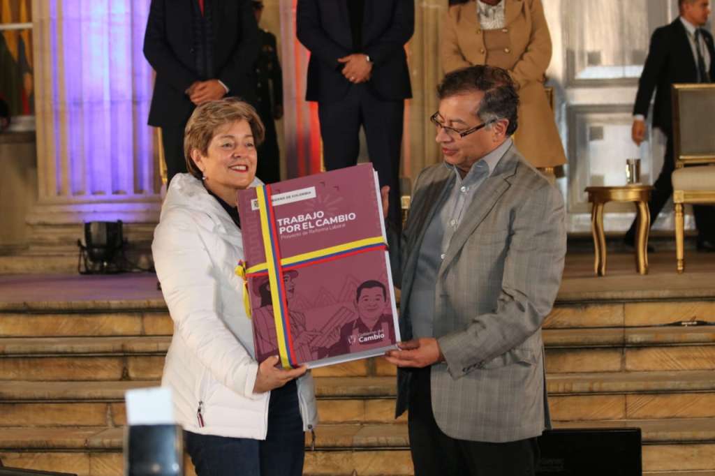 La ministra de trabajo Gloria Ramírez y el presidente Gustavo Petro en la presentación de la reforma. /Presidencia.