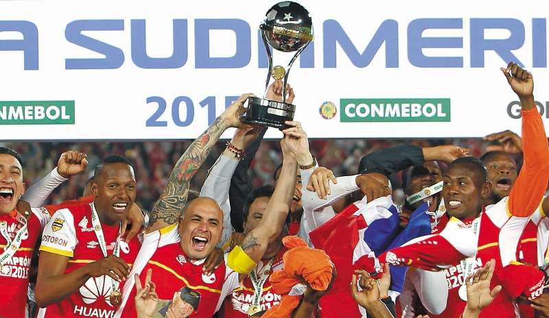 Esto finiquitó la serie, la cual se saldó 3-1 a favor de Independiente Santa Fe, haciéndolo, por primera vez, campeón de la Copa Sudamericana. Una noche, un campeonato y un camino que hoy, una década después, sigue siendo ampliamente recordada por todos los hinchas ‘Cardenales’ y los ídolos que la hicieron posible.