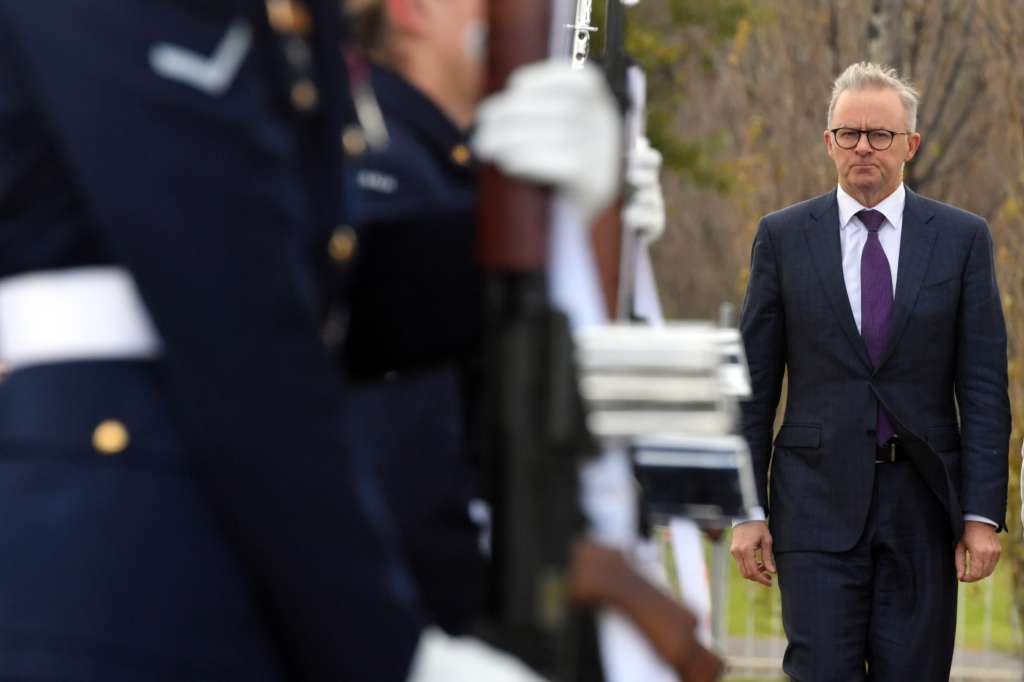 Canberra (Australia), 03/06/2022.- Austraian Prime Minister Anthony Albanese arrives for a ceremony to rename Aspen Island to Queen Elizabeth II Island as part of the celebrations of Queen Elizabeth II's Platinum Jubilee, in Canberra, Australia, 04 June 2022. EFE/EPA/MICK TSIKAS AUSTRALIA AND NEW ZEALAND OUT