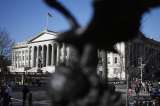 Tres recortes en tasas de interés por bancos europeos en casi 24 horas