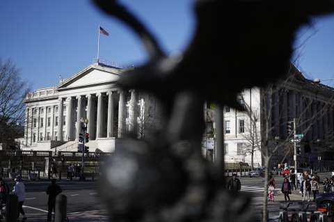 Tres recortes en tasas de interés por bancos europeos en casi 24 horas