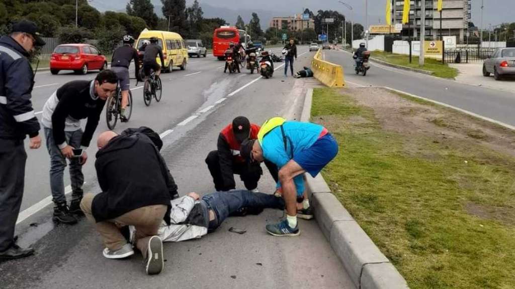 El vehículo que causó el siniestro está siendo buscado por las autoridades, con la ayuda de cámaras de seguridad.