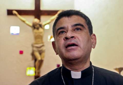 Nicaragua excarcela y envía sacerdotes al Vaticano, entre ellos a obispo Álvarez