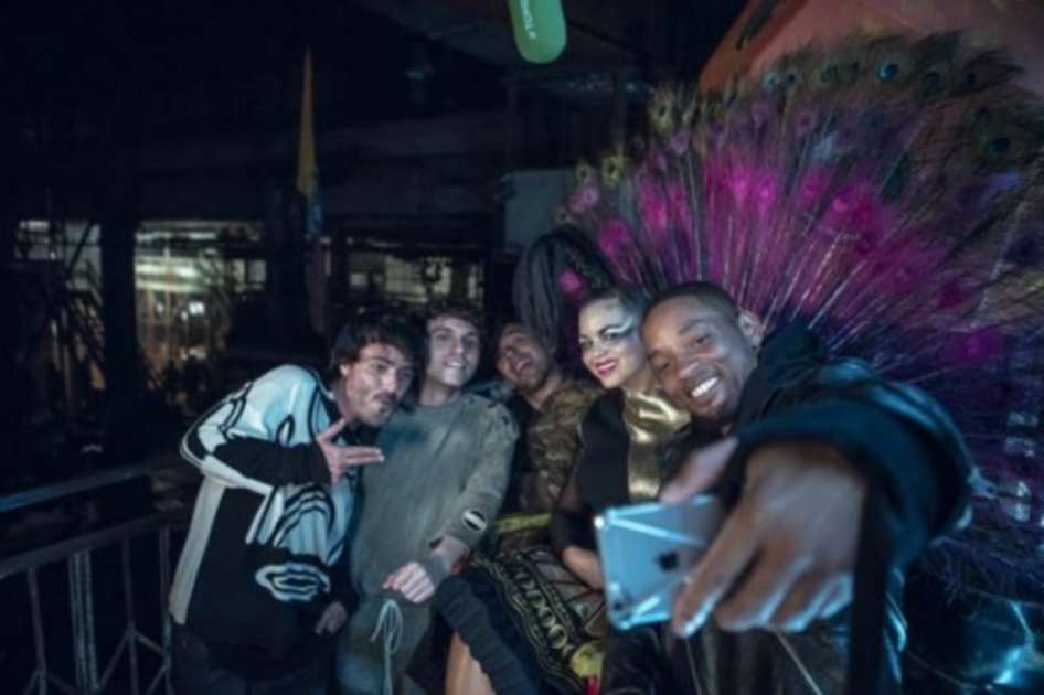Bomba Estéreo y Will Smith durante la grabación del video “Fiesta (Remix)”. / Cortesía