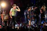 Con ‘Volví a nacer’ de Carlos Vives, hombre pide matrimonio en pleno concierto