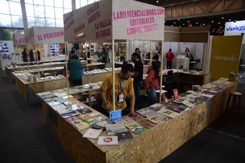 Crónica de un viaje: así llega un libro a manos de su lector en la FilBo