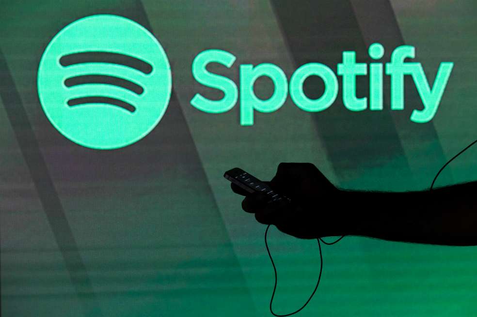 Empresas digitales como Spotify van a ser gravadas en la nueva reforma tributaria que prepara el gobierno chileno. / Bloomberg News