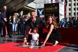 Dwayne "La Roca" Johnson recibe estrella en paseo de la fama de Hollywood