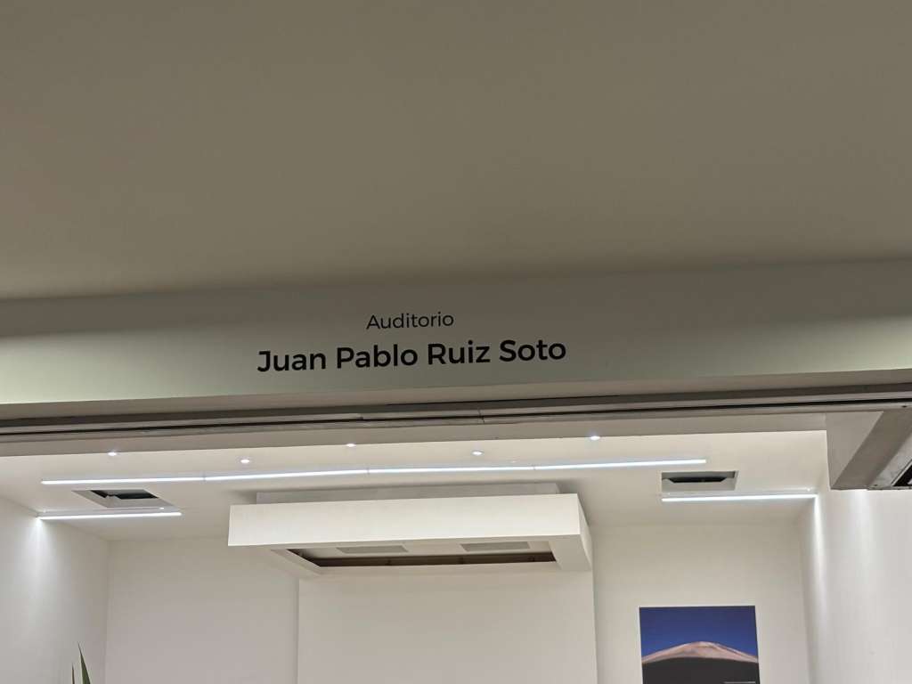 Parques Nacionales de los Nevados, FCB, y la Huerta Botánica le dedicaron un auditorio en Manizales a Juan Pablo Ruiz.
