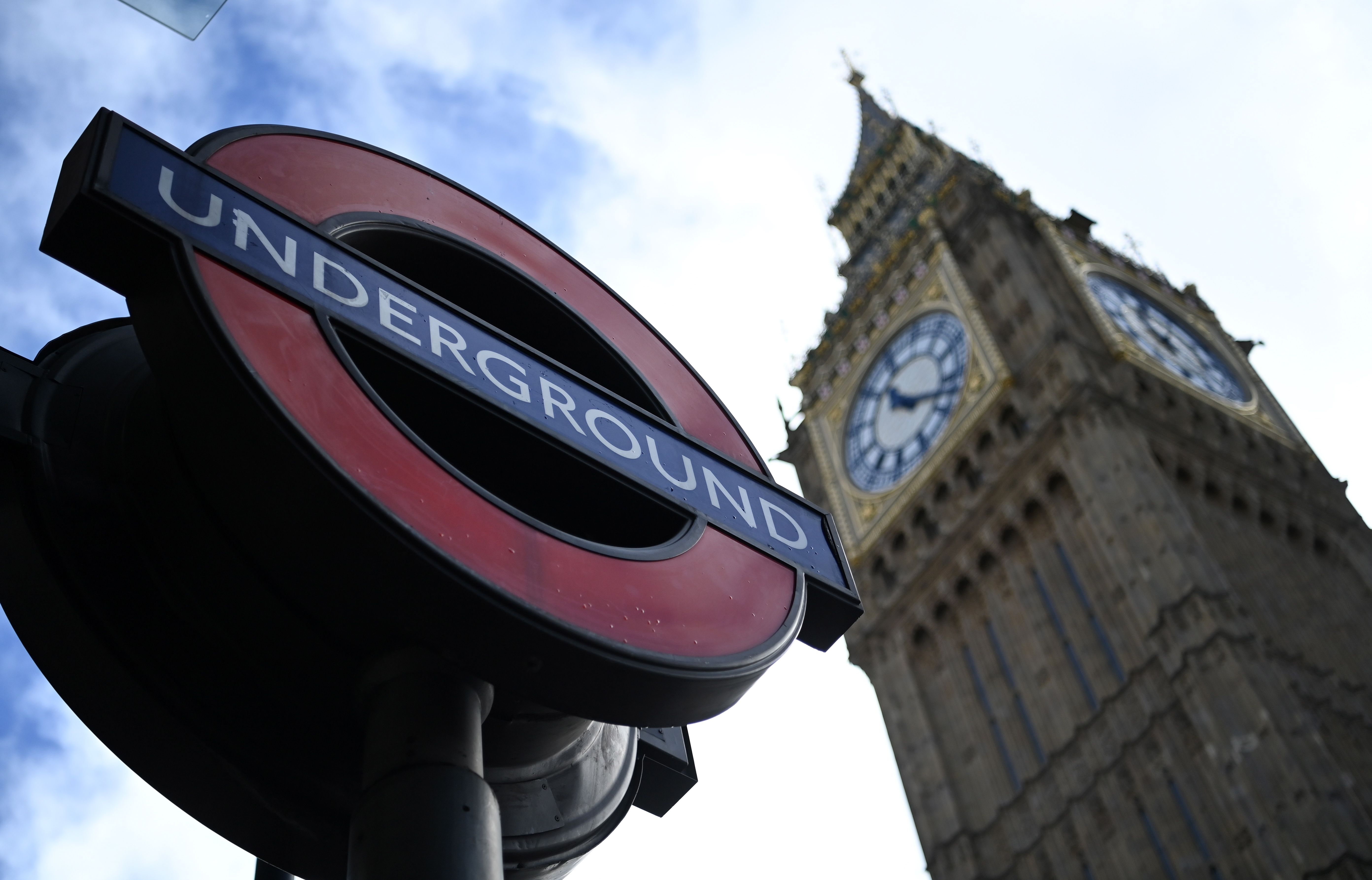 London (United Kingdom), 14/03/2023.- An Underground sign in Westminster, London, Britain, 14 March 2023. Millions of people across London will be affected by tube strikes that will take place across the capital on 15 March. (Reino Unido, Londres) EFE/EPA/ANDY RAIN