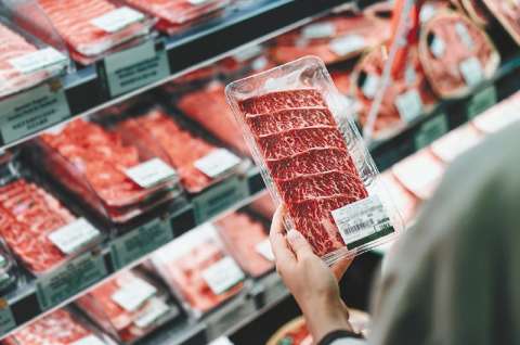 Etiquetas de impacto climático en la comida fomentan menor consumo de carne roja