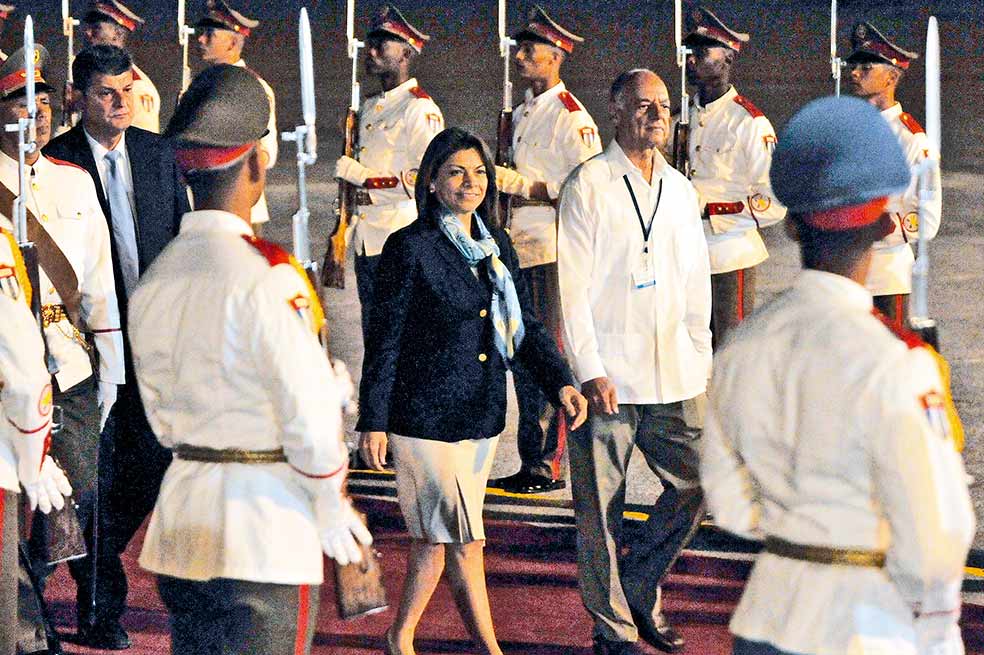 Laura Chinchilla, presidenta de Costa Rica, tiene los índices más bajos de aprobación. / AFP