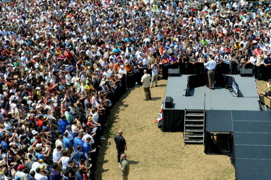 El actual presidente de EE.UU., Barack Obama da un discurso de campaña en la ciudad de Pittsburgh, estado de Pennsylvania. / EFE