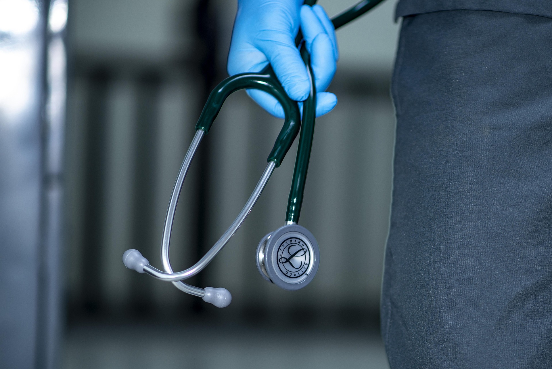 Cerca de 16 médicos estarían afectados por la falta de pagos en el Hospital San Rafael.