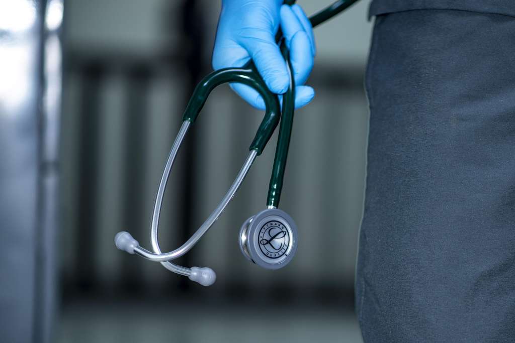 Cerca de 16 médicos estarían afectados por la falta de pagos en el Hospital San Rafael.