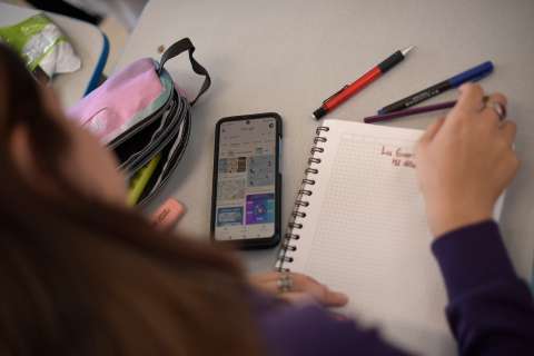 Prohibí los teléfonos en mi aula universitaria. A los estudiantes les encantó